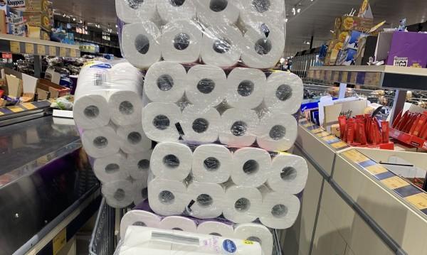 Пак изкупиха тоалетната хартия във Великобритания